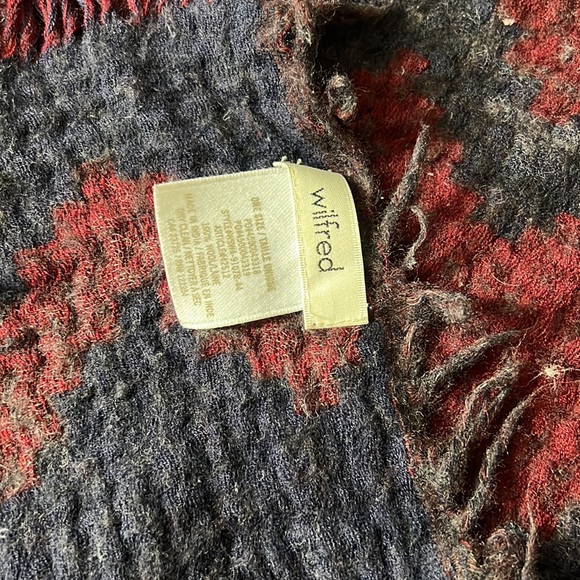 Aritzia Wilford 100% wool blanket scarf - Picture 3 of 4